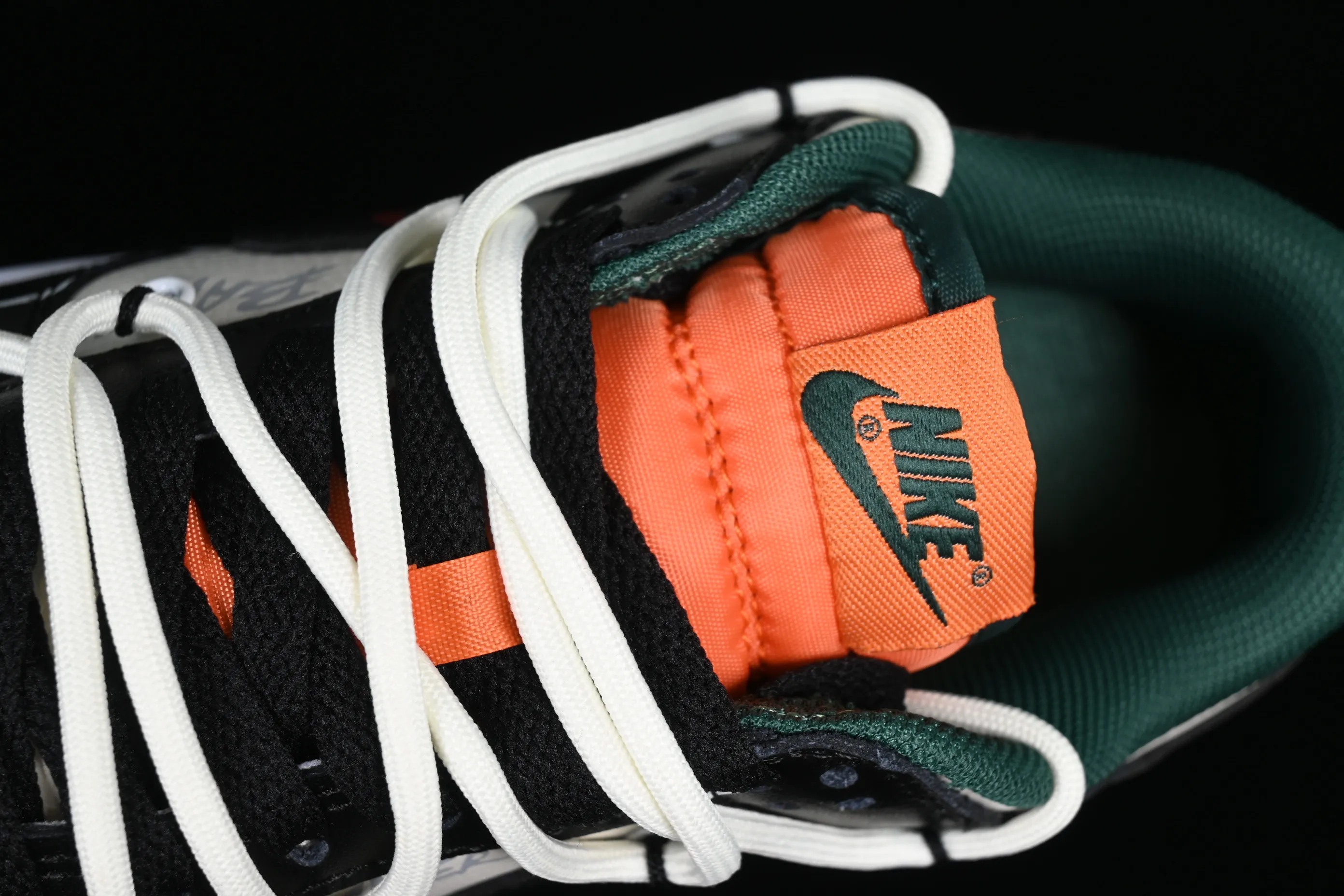 All Categories Nk SB Dunk Series Nk SB Dunk Low Low-top sneakers Nk Dunk Low Panda Prank-Sliding Track Cracked Skateboarder SB Strappy Low-top Casual Shoes DD1391-300